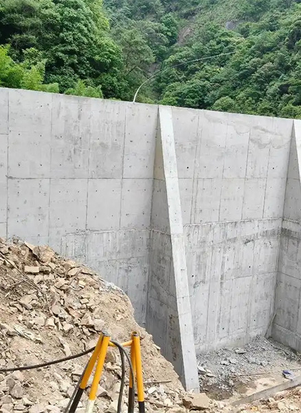 保定满城县重力式挡土墙